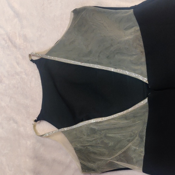 👗 - Picture 3 of 4